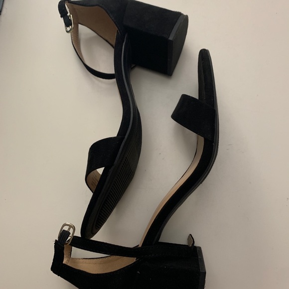 Short black heels - Picture 5 of 5